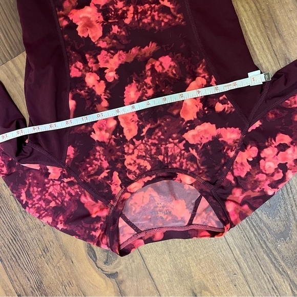 Athleta Long Sleeve Athletic Top Size XS P - Picture 6 of 6